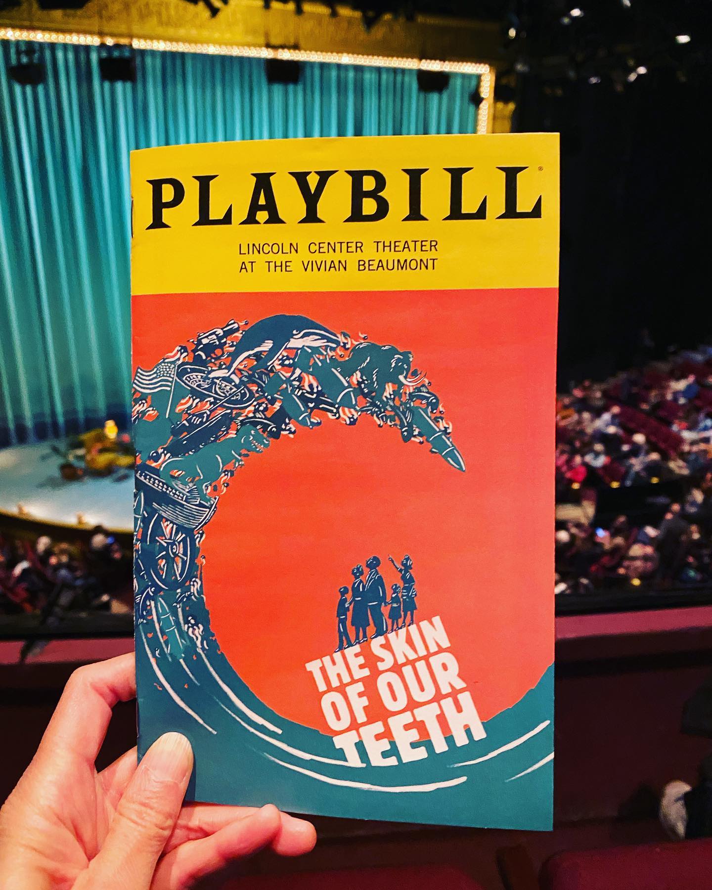 This spectacular (literally!) production  of The Skin of Our Teeth @lctheater and helmed by @lileanablaincruzofficial is a wild ride and I was totally into it! A visual feast, I never knew what was going to happen next, I couldn’t even begin to guess. What a gift #thorntonwilder gave us for the ages. @gabybeans gives one of my favorite performances of the season thus far, especially in Act 1.  It’s surreal, fourth-wall breaking, absurdist goodness. #theskinofourteeth #lincolncenter #vivianbeaumonttheater #broadwayplay #broadwayrevival #theatre #theater #broadway